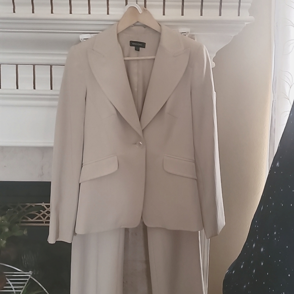 Size 8 BeBe Cream Pinstripe PowerSuit